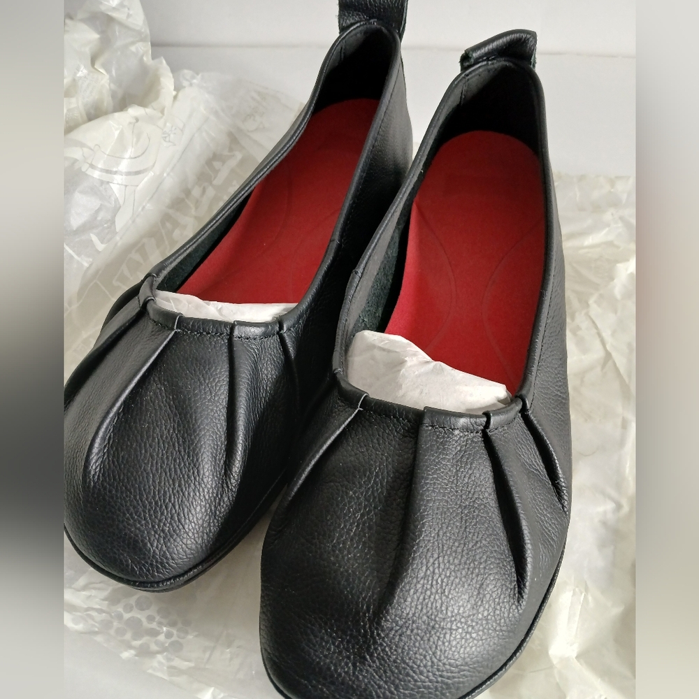 Black Leather CAMPER Pleated Ballet Flats 39 W8.5